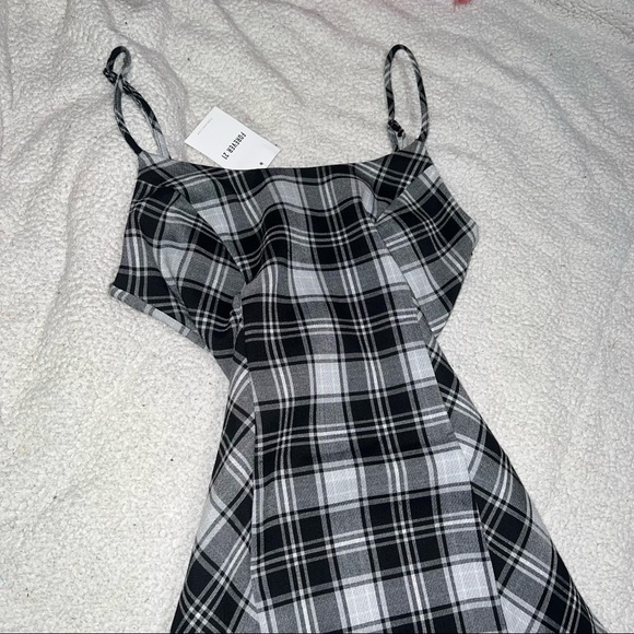 Forever 21 Dresses & Skirts - Forever 21 Preppy Twee Style Black White Plaid Bodycon Dress THICK material
